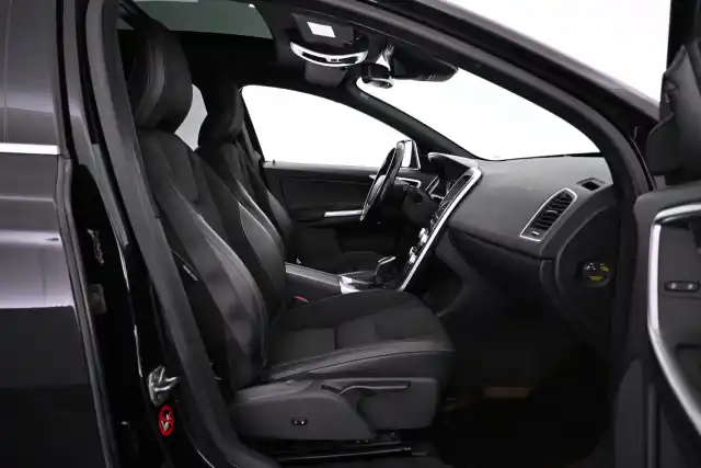 Musta Maastoauto, Volvo XC60 – VAR-05199