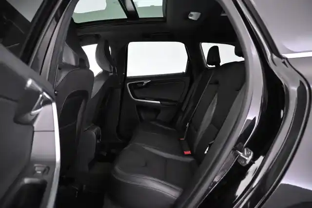 Musta Maastoauto, Volvo XC60 – VAR-05199