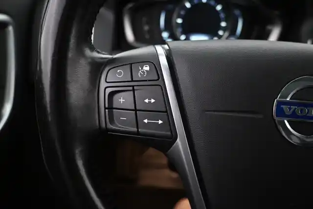 Musta Maastoauto, Volvo XC60 – VAR-05199