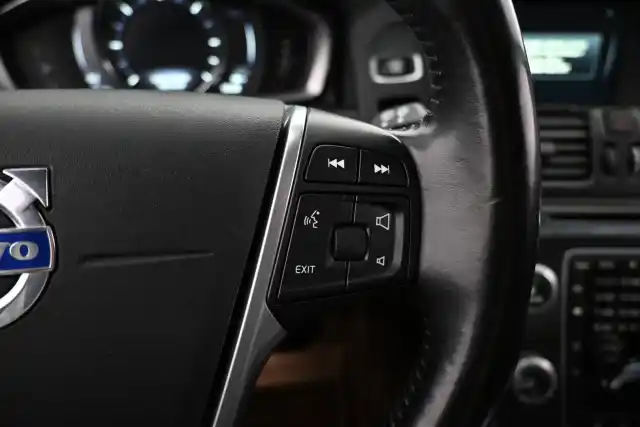 Musta Maastoauto, Volvo XC60 – VAR-05199