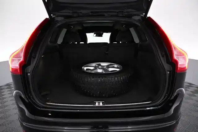 Musta Maastoauto, Volvo XC60 – VAR-05199