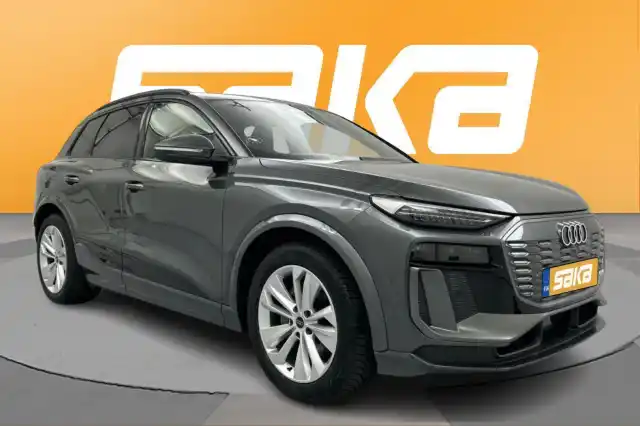 Harmaa Maastoauto, Audi Q6 e-tron – VAR-05205