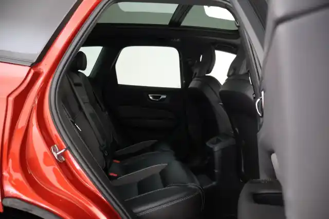 Punainen Maastoauto, Volvo XC60 – VAR-05210