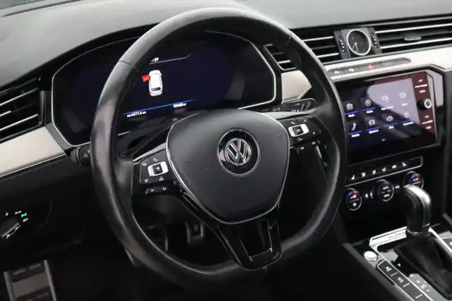 Valkoinen Farmari, Volkswagen Passat – VAR-05215