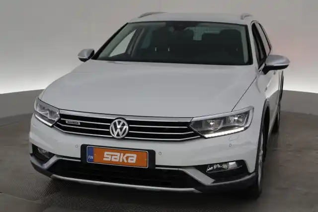 Valkoinen Farmari, Volkswagen Passat – VAR-05215