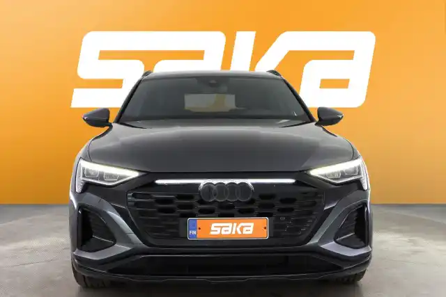 Harmaa Maastoauto, Audi Q8 e-tron – VAR-05221