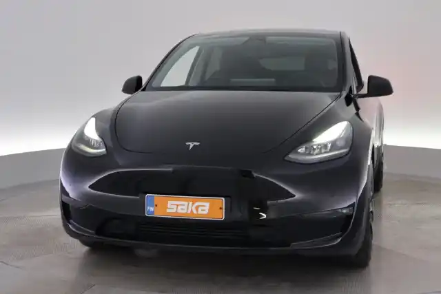 Musta Maastoauto, Tesla Model Y – VAR-05408