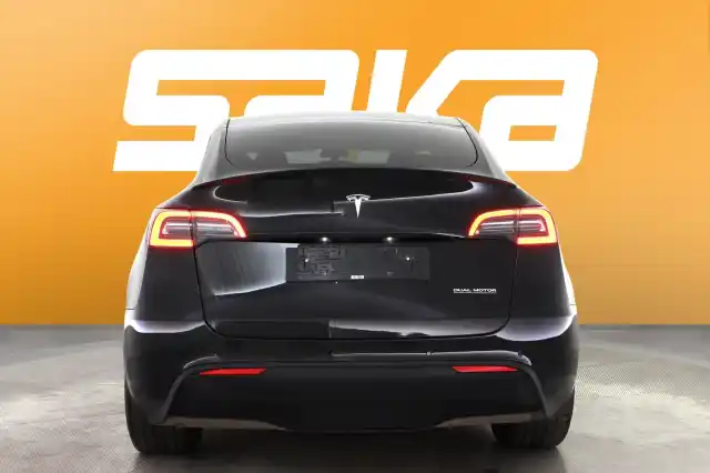 Musta Maastoauto, Tesla Model Y – VAR-05408