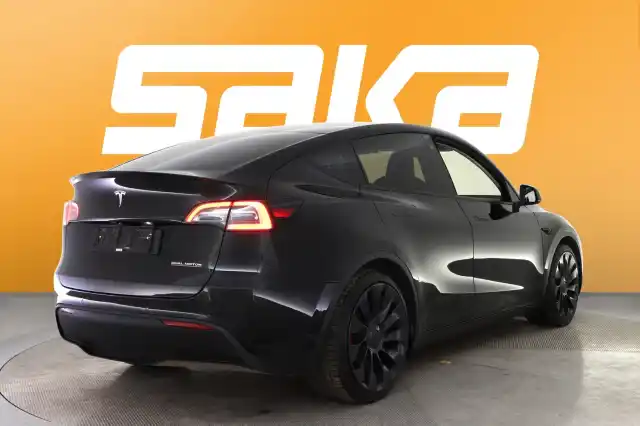 Musta Maastoauto, Tesla Model Y – VAR-05408