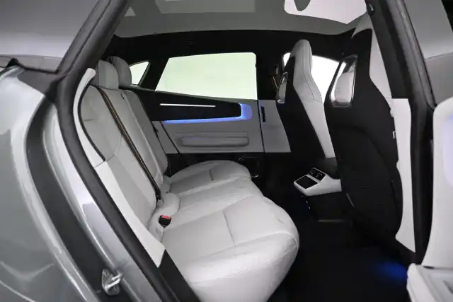 Valkoinen Maastoauto, Polestar 4 – VAR-05788