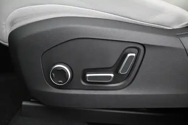 Valkoinen Maastoauto, Polestar 4 – VAR-05788