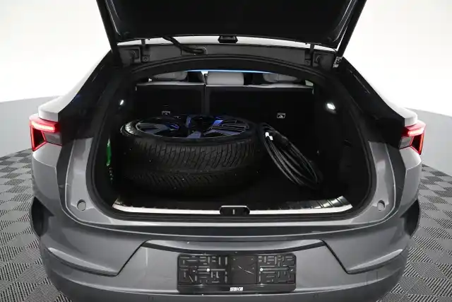 Valkoinen Maastoauto, Polestar 4 – VAR-05788