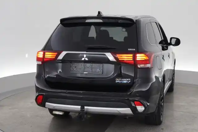 Musta Maastoauto, Mitsubishi Outlander PHEV – VAR-05852