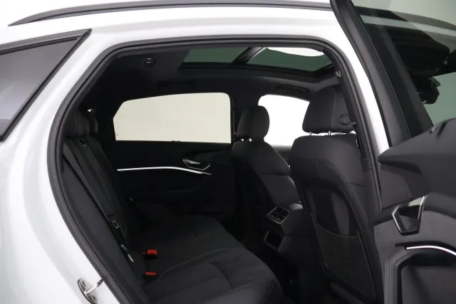 Valkoinen Coupe, Audi Q8 e-tron – VAR-05876