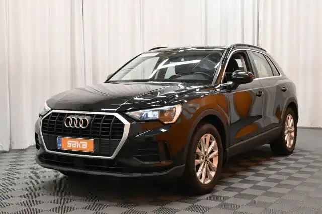 Musta Maastoauto, Audi Q3 – VAR-05934