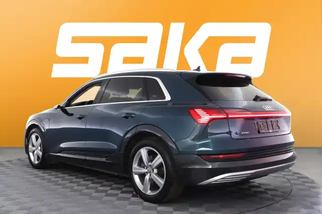 Sininen Maastoauto, Audi e-tron – VAR-05990