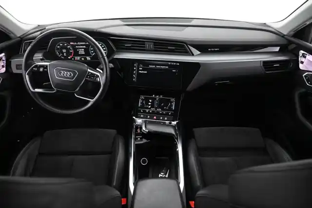 Sininen Maastoauto, Audi e-tron – VAR-05990