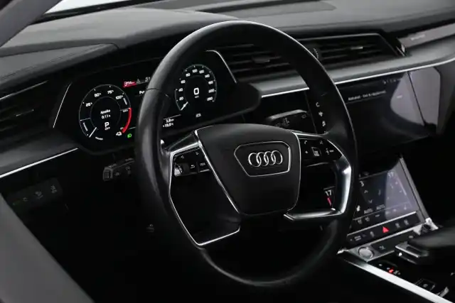 Sininen Maastoauto, Audi e-tron – VAR-05990