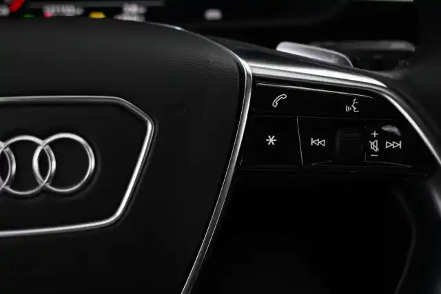 Sininen Maastoauto, Audi e-tron – VAR-05990