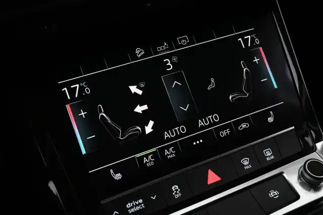 Sininen Maastoauto, Audi e-tron – VAR-05990