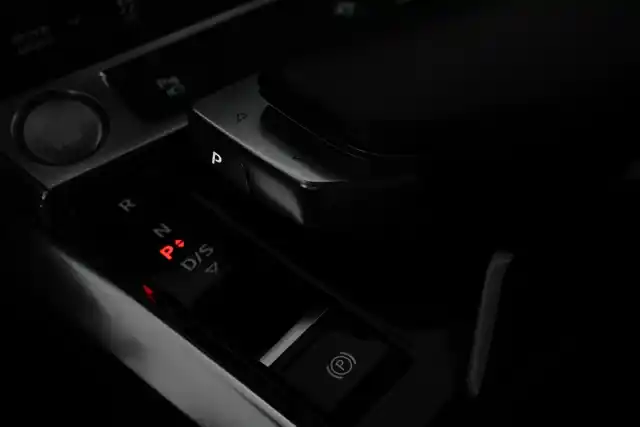 Sininen Maastoauto, Audi e-tron – VAR-05990