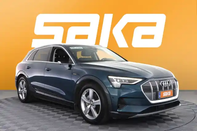 Sininen Maastoauto, Audi e-tron – VAR-05990