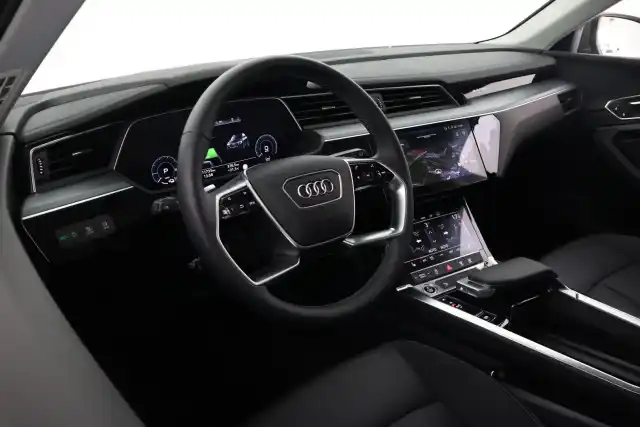 Harmaa Maastoauto, Audi Q8 e-tron – VAR-06057