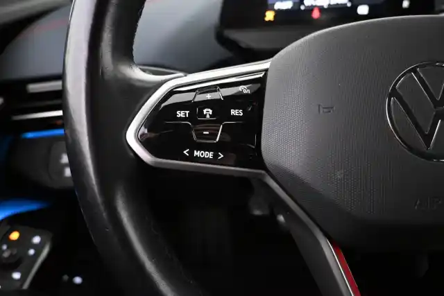 Sininen Maastoauto, Volkswagen ID.4 – VAR-06099