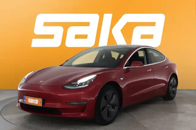 Punainen Sedan, Tesla Model 3 – VAR-06240