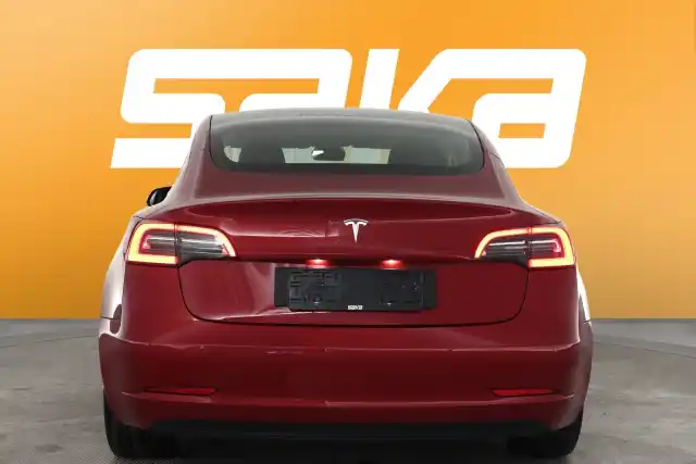 Punainen Sedan, Tesla Model 3 – VAR-06240