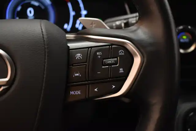 Musta Maastoauto, Lexus NX – VAR-06295