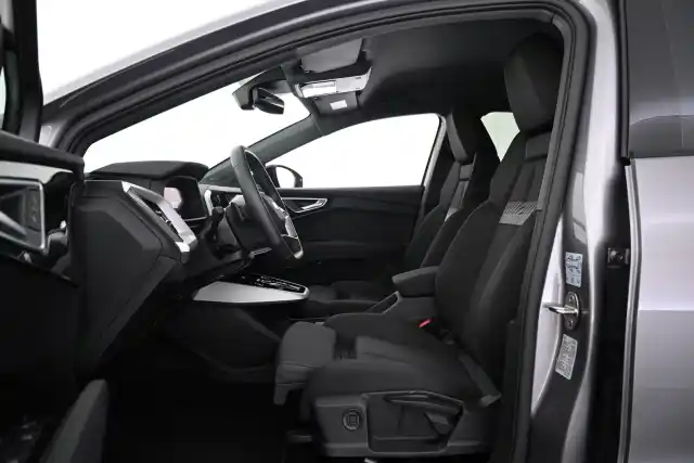 Harmaa Maastoauto, Audi Q4 e-tron – VAR-06307