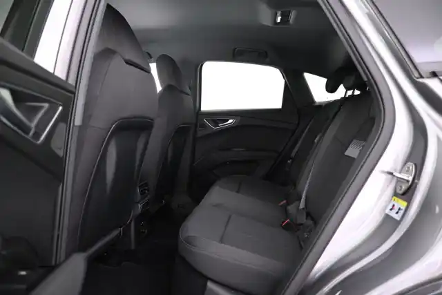 Harmaa Maastoauto, Audi Q4 e-tron – VAR-06307