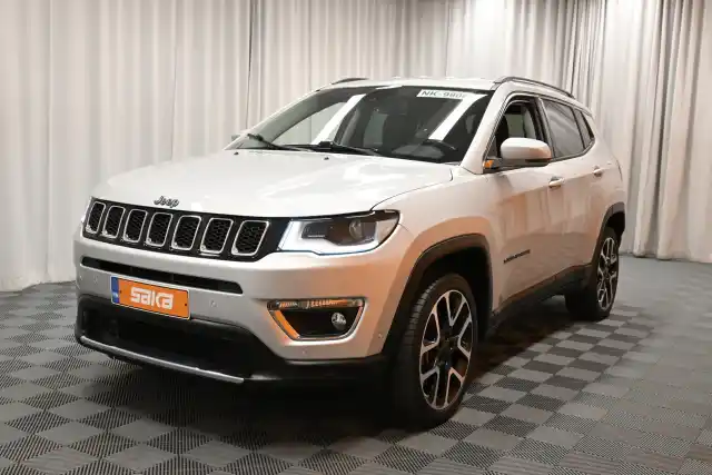 Harmaa Maastoauto, Jeep Compass – VAR-06406