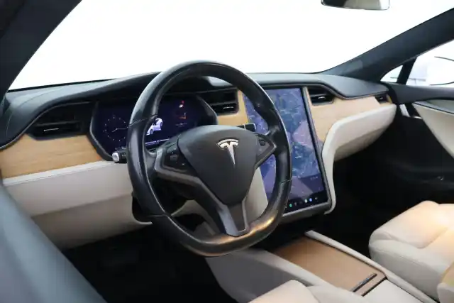 Valkoinen Sedan, Tesla Model S – VAR-06432