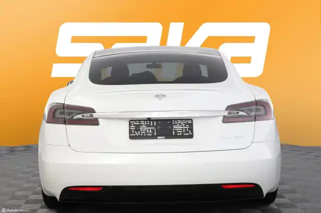 Valkoinen Sedan, Tesla Model S – VAR-06432