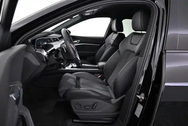 Musta Maastoauto, Audi e-tron – VAR-06498