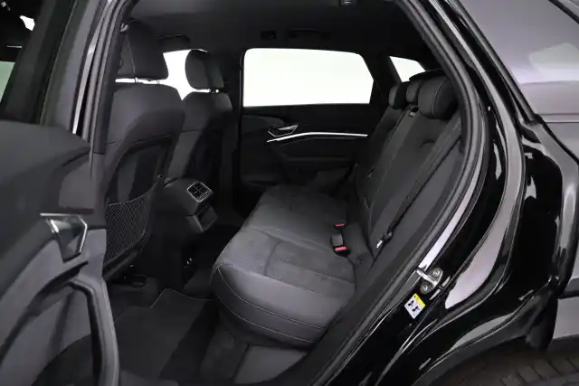 Musta Maastoauto, Audi e-tron – VAR-06498