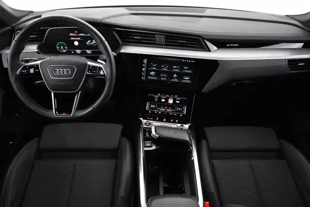 Musta Maastoauto, Audi e-tron – VAR-06498