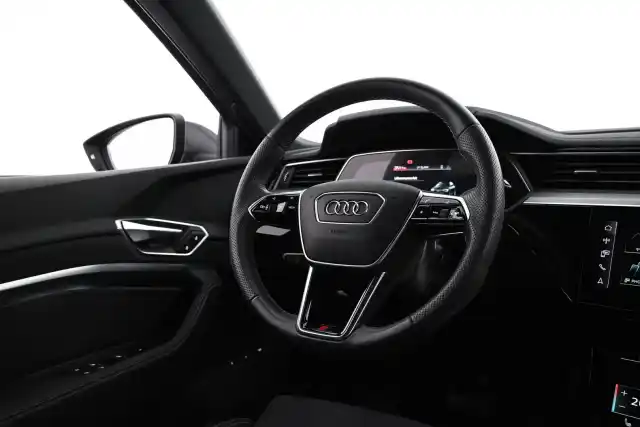 Musta Maastoauto, Audi e-tron – VAR-06498