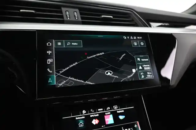 Musta Maastoauto, Audi e-tron – VAR-06498