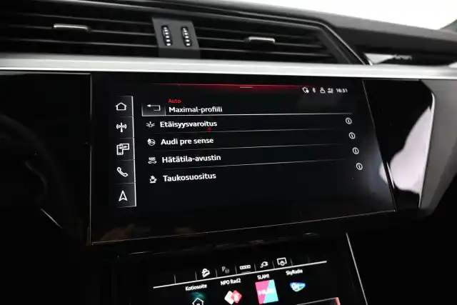 Musta Maastoauto, Audi e-tron – VAR-06498
