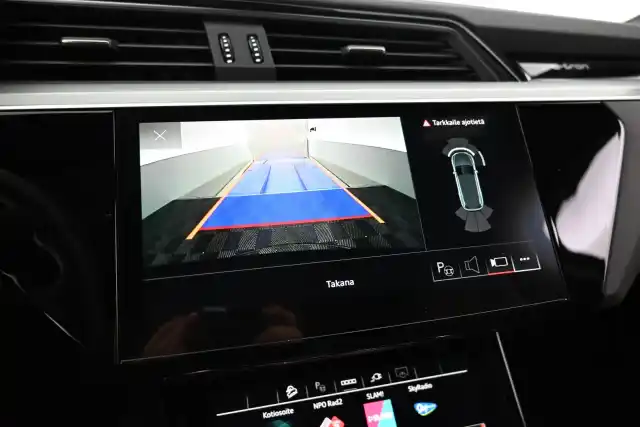 Musta Maastoauto, Audi e-tron – VAR-06498