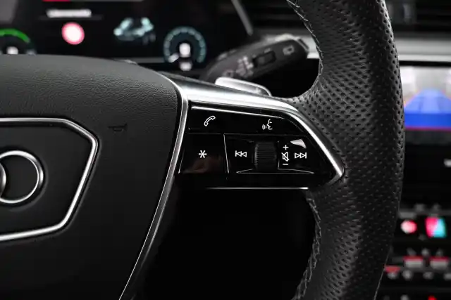 Musta Maastoauto, Audi e-tron – VAR-06498