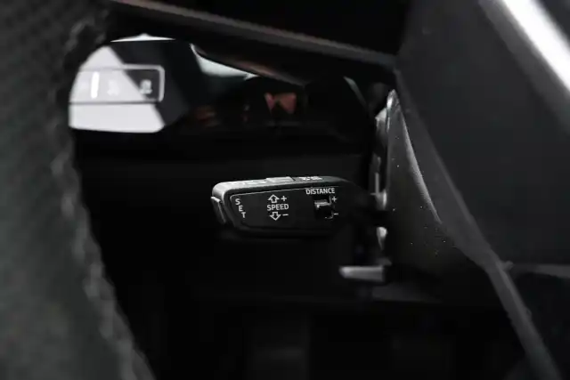 Musta Maastoauto, Audi e-tron – VAR-06498