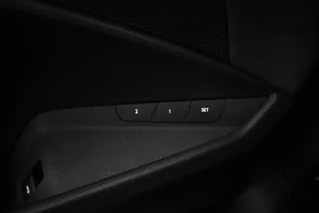 Musta Maastoauto, Audi e-tron – VAR-06498