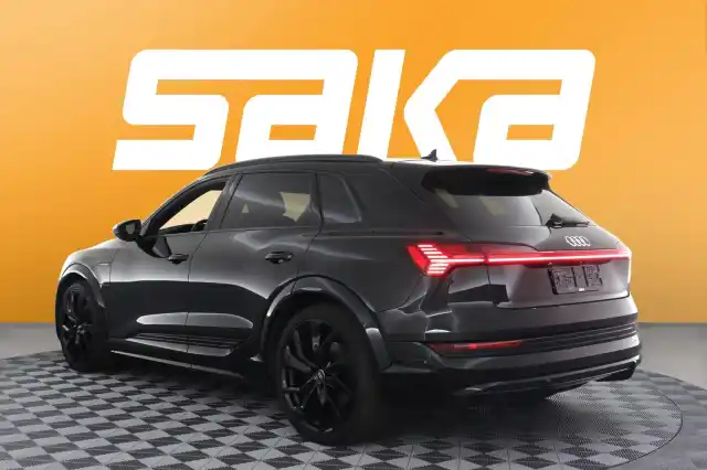 Musta Maastoauto, Audi e-tron – VAR-06498
