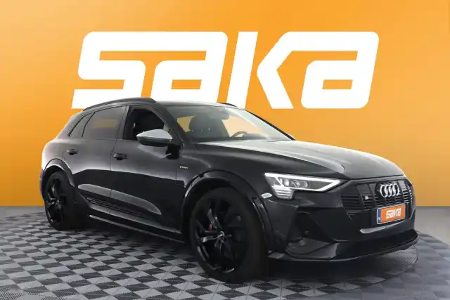 Musta Maastoauto, Audi e-tron – VAR-06498