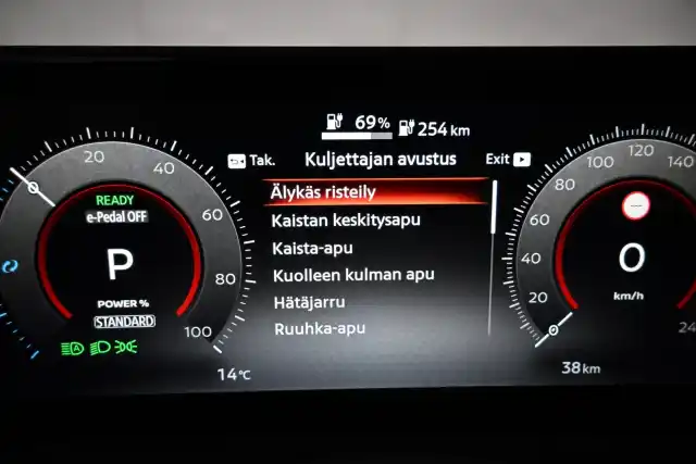 Ruskea Maastoauto, Nissan Ariya – VAR-06550