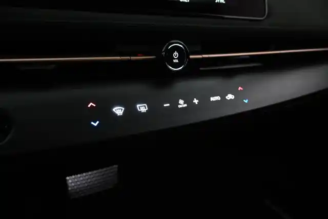 Ruskea Maastoauto, Nissan Ariya – VAR-06550